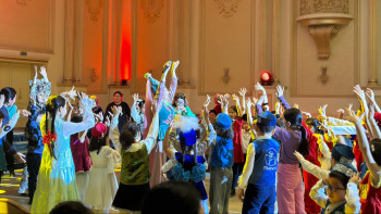 Фотография к новости: Ақтауда Наурыз мерекесіне орай 200 балаға сыйлықтар берілді