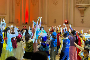 Фотография к новости: Ақтауда Наурыз мерекесіне орай 200 балаға сыйлықтар берілді