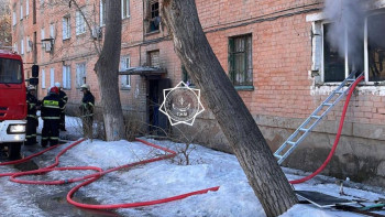 Фотография к новости: Өрт сөндірушілер өрттен 6 адамды эвакуациялады