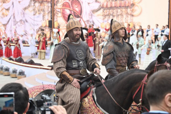 Фотография к новости: Алматыда 1000-нан астам адам мерекелік керуенімен жүріп өтті