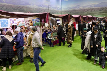 Фотография к новости: "Наурыз базары": бірінші күні елордадағы Шығыс жәрмеңкесіне 30 мың адам барды