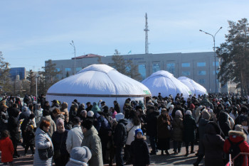 Фотография к новости: Қошқар көтеру. Шеберлер ауылы. Ертіс жұрты Әз-Наурызды қалай тойлады