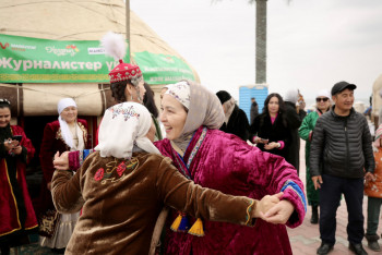 Фотография к новости: Ақтаудағы Наурыз мерекесінде алғаш рет журналистер үйі тігілді