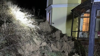 Фотография к новости: Алматы облысында сырғыма түсіп, екі үйге зақым келтірді