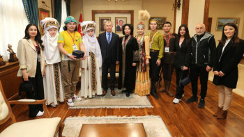 Фотография к новости: «Гүлдер» ансамблі Түркиядағы Наурыз фестивалінде өнер көрсетті