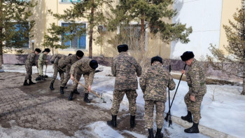 Фотография к новости: Қарулы күштердің әскери қызметшілері "Тазару күні" акциясын қолдады