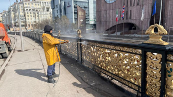 Фотография к новости: Көшелерді тазалау, көпірлерді жуу: Елордада көктемгі санитарлық тазалау басталды