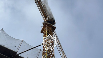 Фотография к новости: Өрт сөндірушілер мұнара кранының өртін жойды