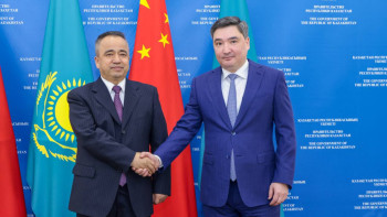 Фотография к новости: Бектенов ШҰАА Халық үкіметінің төрағасы Эркин Туниазбен кездесті