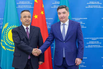 Фотография к новости: Бектенов ШҰАА Халық үкіметінің төрағасы Эркин Туниазбен кездесті