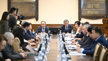 Фотография к новости: Сенаторлар ғалымдардың ғылыми-техникалық қызметінің нәтижелерімен танысты