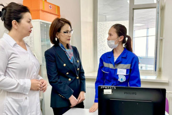 Фотография к новости: Министр Астанадағы екі ірі емхананың жұмысымен танысты