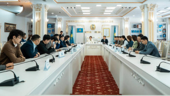 Фотография к новости: Астанада жастар әдеби клубының алғашқы отырысы өтті