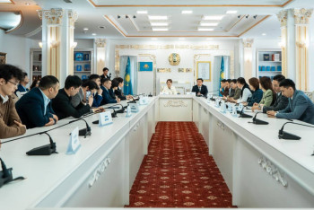 Фотография к новости: Астанада жастар әдеби клубының алғашқы отырысы өтті