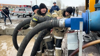 Фотография к новости: БҚО-да су тасқынына қарсы жұмыстар жүргізіліп жатыр