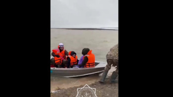 Фотография к новости: Ақтөбенің Қанай ауылының тұрғындары эвакуацияланып жатыр