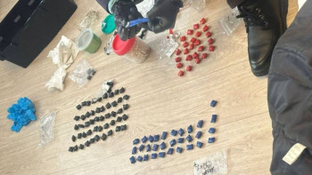 Фотография к новости: Ақмола полициясы есірткі қойып кетушіден ірі көлемде мефедрон тәркіледі