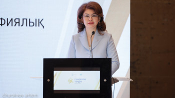 Фотография к новости: "Ұлтымыздың ең құнды да қазыналы адами әлеуеті". Балаева театр күнімен құттықтады