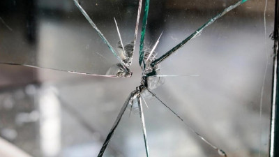 Астанада аялдаманы зақымдаған вандал соның ақысын төледі