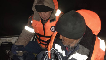 Фотография к новости: Ақтөбеде су басқан шаруа қожалығынан қызметкерлер эвакуацияланды