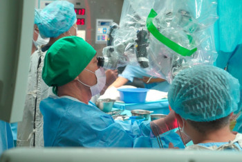 Фотография к новости: МӘМС: Жыл басынан бері Ұлттық нейрохирургия орталығында 745 күрделі ота жасалды
