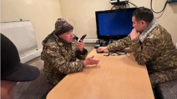 Фотография к новости: БҚО әкімі  суға кеткен ауыл тұрғындарыдың қауіпсіз жерге көшірілуін қадағалады