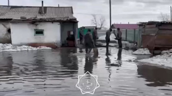 Фотография к новости: Арқалықта су тасқынына қарсы жұмыстарға әскерилер атсалысып жатыр