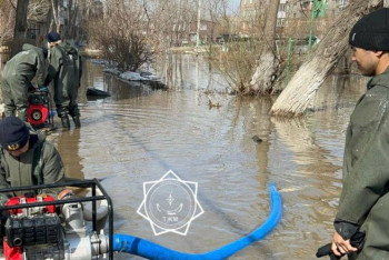 Фотография к новости: Атырау облысында 6688 текше метр жаңбыр суы сорылды