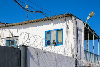 Фотография к новости: 3 жасар егіздерді зорлаған өгей әке қалған өмірін түрмеде өткізеді