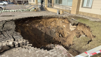 Фотография к новости: Қарағандыда жер опырылып қалды