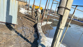 Фотография к новости: БҚО-да 4 күннен бері 453 мың текше метр еріген қар суы сорылды