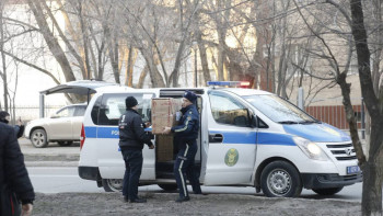 Фотография к новости: Су тасқыны. Атыраулық полицейлер гуманитарлық көмек жөнелтуге атсалысуда