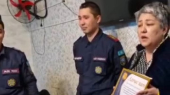 Фотография к новости: Шымкентте Жібек Жолы ауылының тұрғындары  құтқарушыларға алғыс айтты