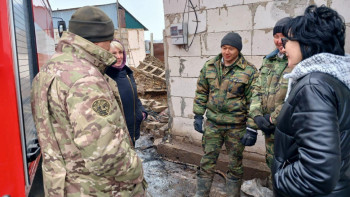 Фотография к новости: Мәжіліс депутаттары су басқан өңірлерде жүр