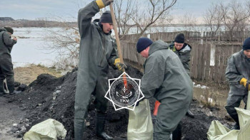 Фотография к новости: Курсанттар су тасқынынан зардап шеккендерге көмектесуде