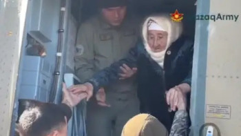 Фотография к новости: Әскери ұшқыштар Қоғалы ауылынан 68 адамды эвакуациялады