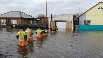 Фотография к новости: Ресей құтқарушылары Алтай өлкесінің тұрғындарына көмек көрсетуді жалғастыруда