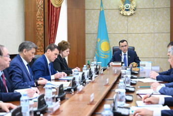 Фотография к новости: Әшімбаев: Сенаторлар өңірлерде су тасқынымен күреске өз үлестерін қосуда