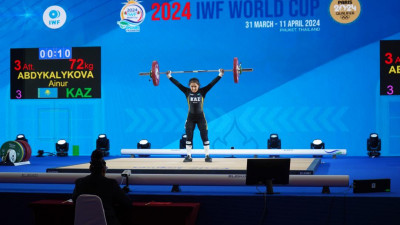 Ауыр атлетикадан Әлем кубогы: Айнұр Әбдіқалықова өз тобында 5-орын иеленді
