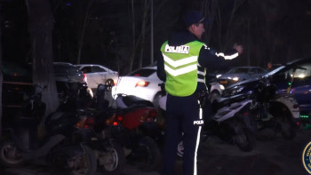 Фотография к новости: Алматы полициясы 38 мопедті айыппұл тұрағына қойды