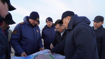 Фотография к новости: Марат Ахметжанов Қосшы қаласындағы су тасқыны қауіпті учаскелерді тексерді