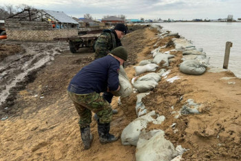 Фотография к новости: Атырау облысы. Қосқұлақ және Бүйрек елді мекенінің тұрғындарын эвакуациялап жатыр
