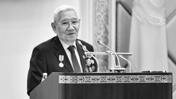 Фотография к новости: Тоқаев мемлекет және қоғам қайраткері Өмірбек Байгелдінің отбасына көңіл айтты