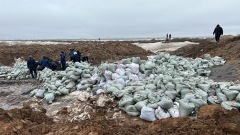 Фотография к новости: Қостанай облысында су ағынын тоқтату жұмыстары жүргізіліп жатыр