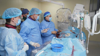 Фотография к новости: Алматыда ұлыбританиялық дәрігер күрделі ота жасады