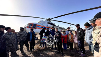 Фотография к новости: Шет ауданының тұрғындарына гуманитарлық көмек көрсетілді