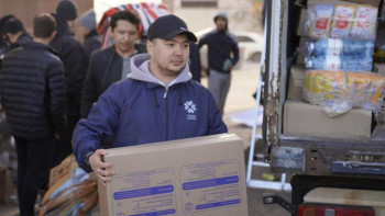 Фотография к новости: Су тасқыны: Астаналықтар өңірлерге 50 тоннаға жуық гуманитарлық көмек жинады