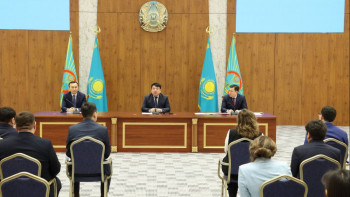 Фотография к новости: Оқу-ағарту министрі елорданың білім басқармасы ұжымымен кеңес өткізді