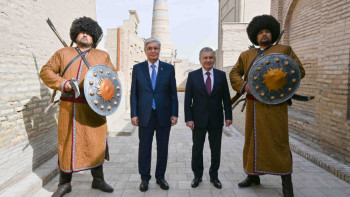 Фотография к новости: Тоқаев Хиуа қаласының тарихи орындарын аралап көрді