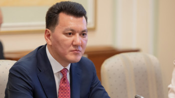 Фотография к новости: Қамқорлық ел дамуының жүйелі мәселелерін шеше алады – Қарин